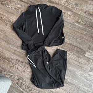 Vuori Women’s Halo Essentials DreamKnit Performance Sweatershit and Jogger SET